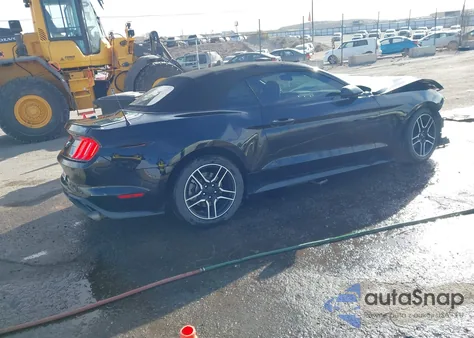 2021 Ford Mustang Ecoboost Premium z USA, uszkodzony, nr VIN 1FATP8UH4M5120647